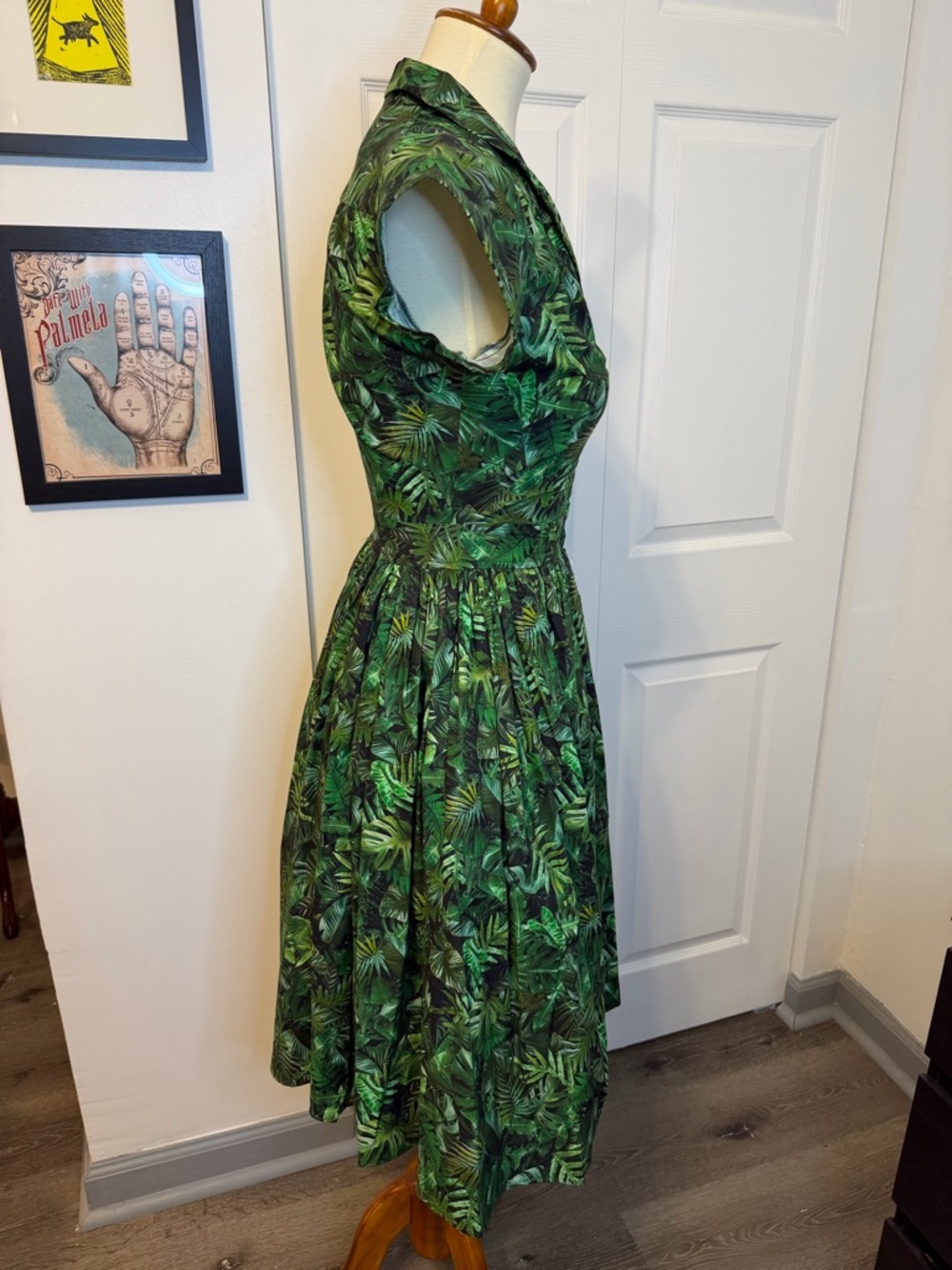 Green Tropical Leaf Bernie Dexter Vintage-Inspired Fit-and-Flare Dress - Picture 3 of 9